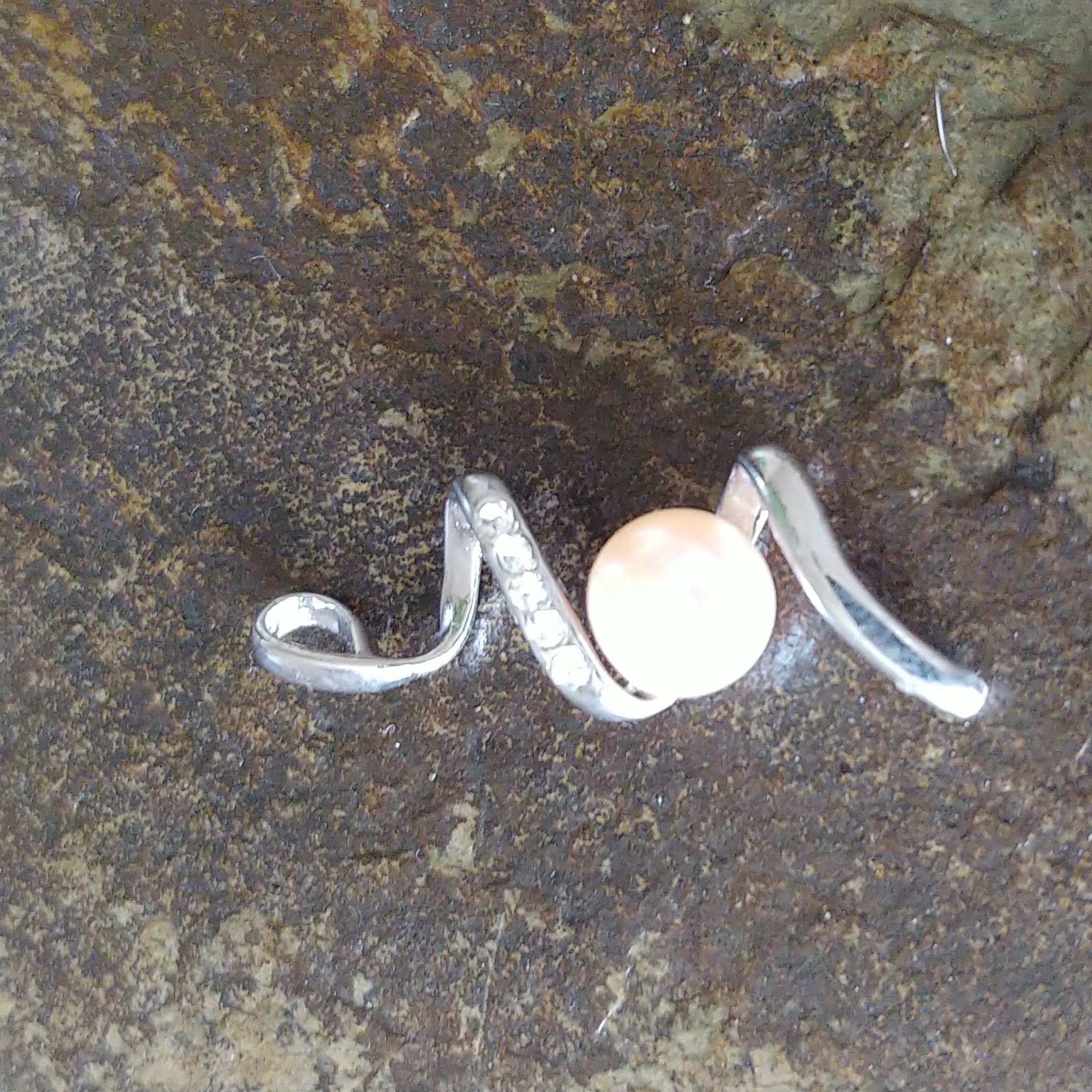 2 Silver Pearl Pendant 25$